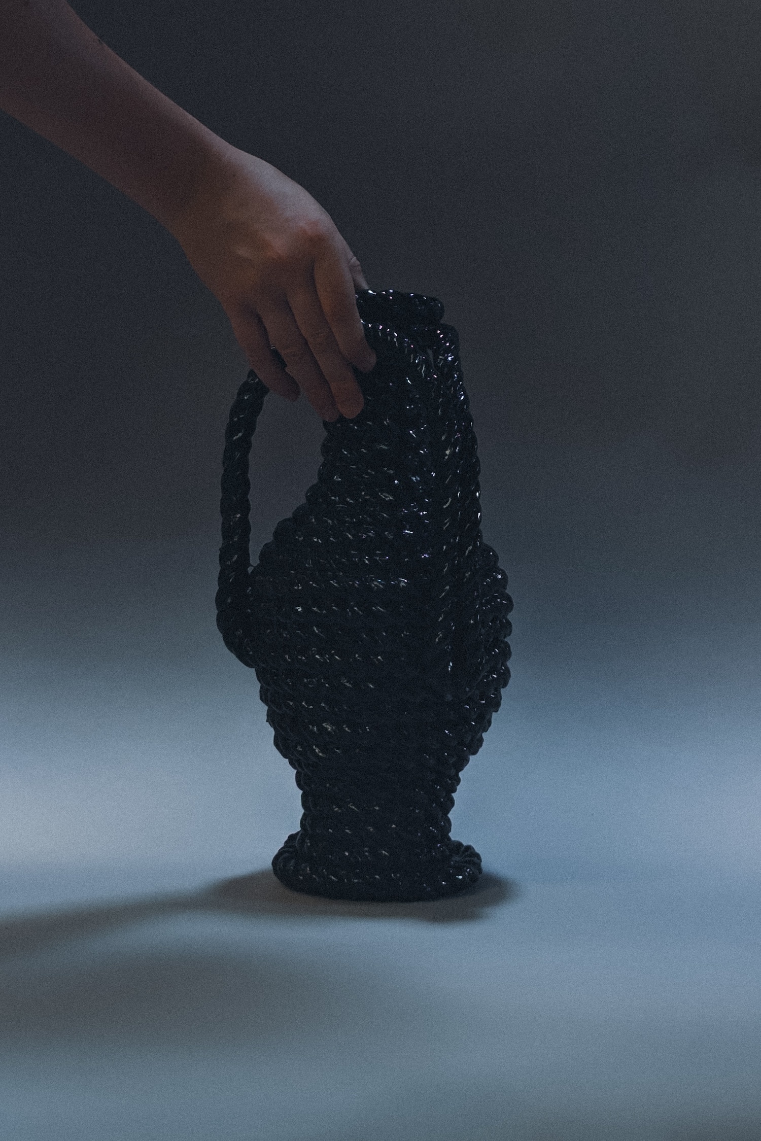 Zbeul Studio : une collection de vases entre art et design