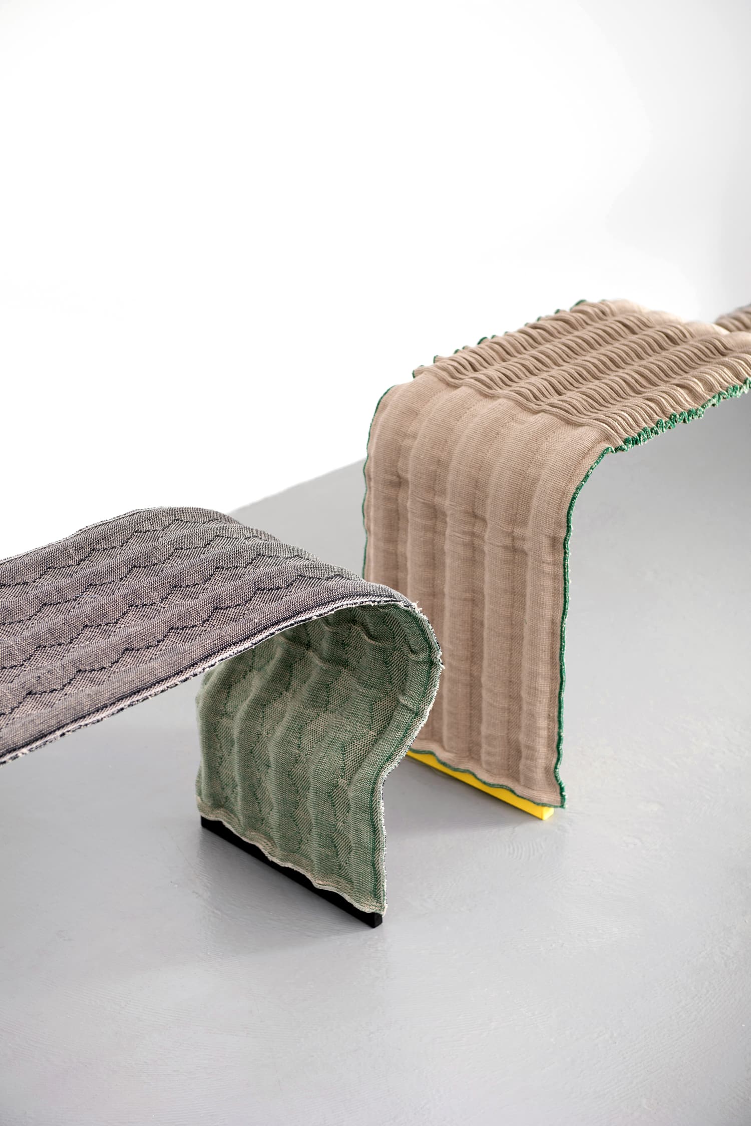 Banc LinumTube : une nouvelle approche du design circulaire, lin et acier