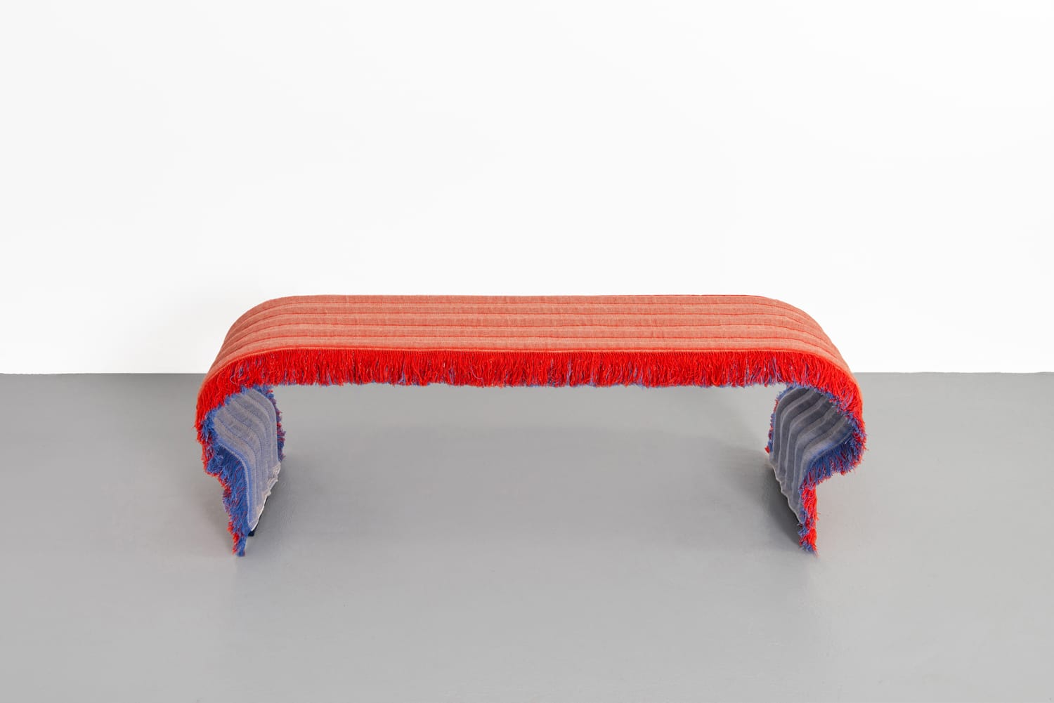 Banc LinumTube : une nouvelle approche du design circulaire, lin et acier