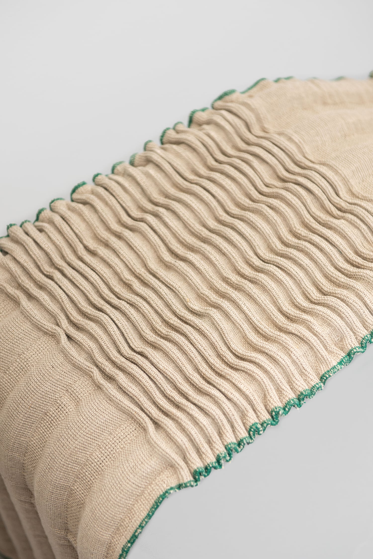 Banc LinumTube : une nouvelle approche du design circulaire, lin et acier