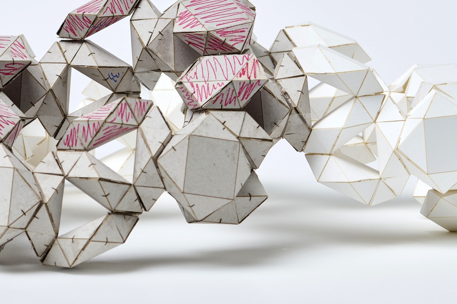 Collective Paper Aesthetics : Quand le design modulaire réinvente l'espace public