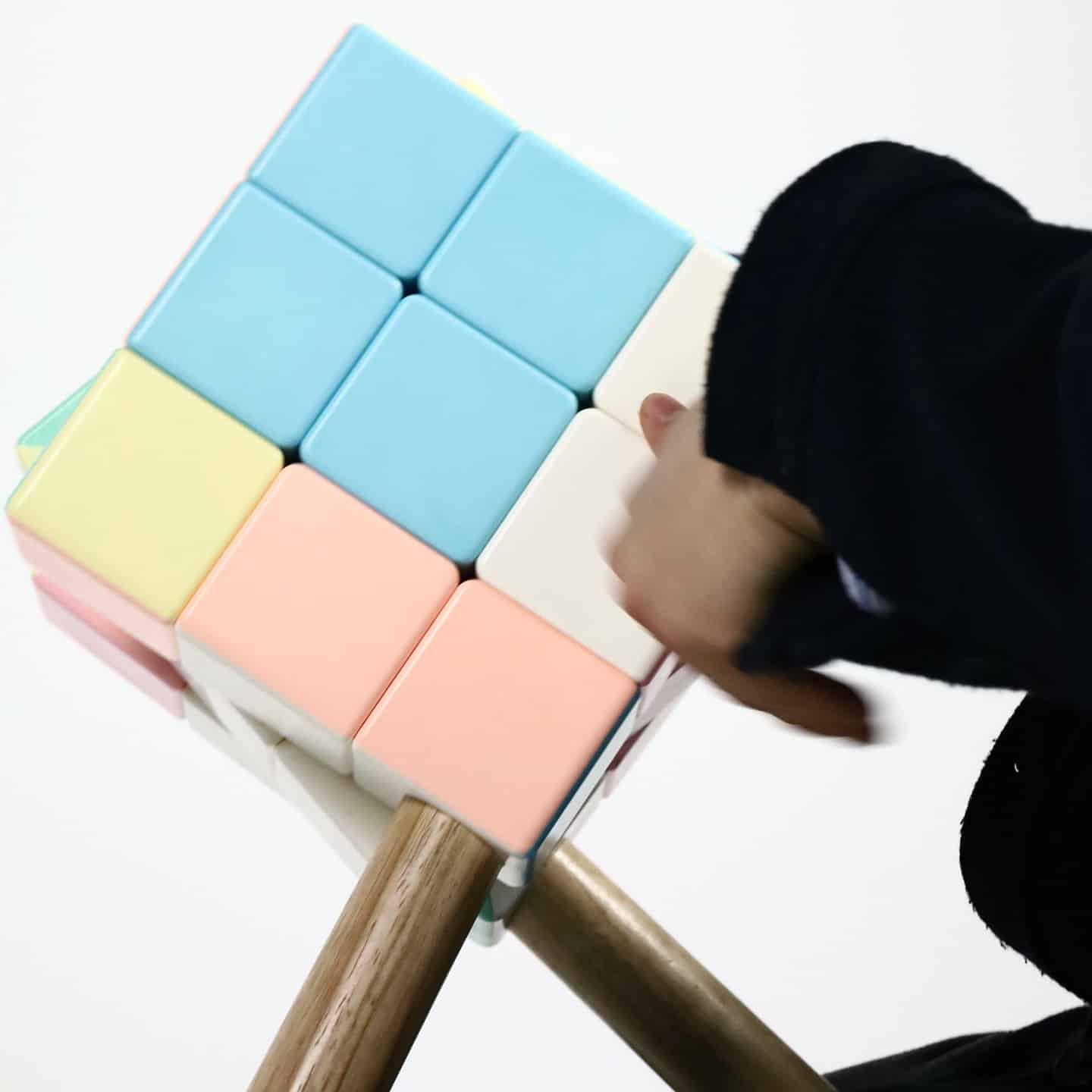 Rubik’s Cube Chair par Heon : quand l’assise devient une énigme ludique