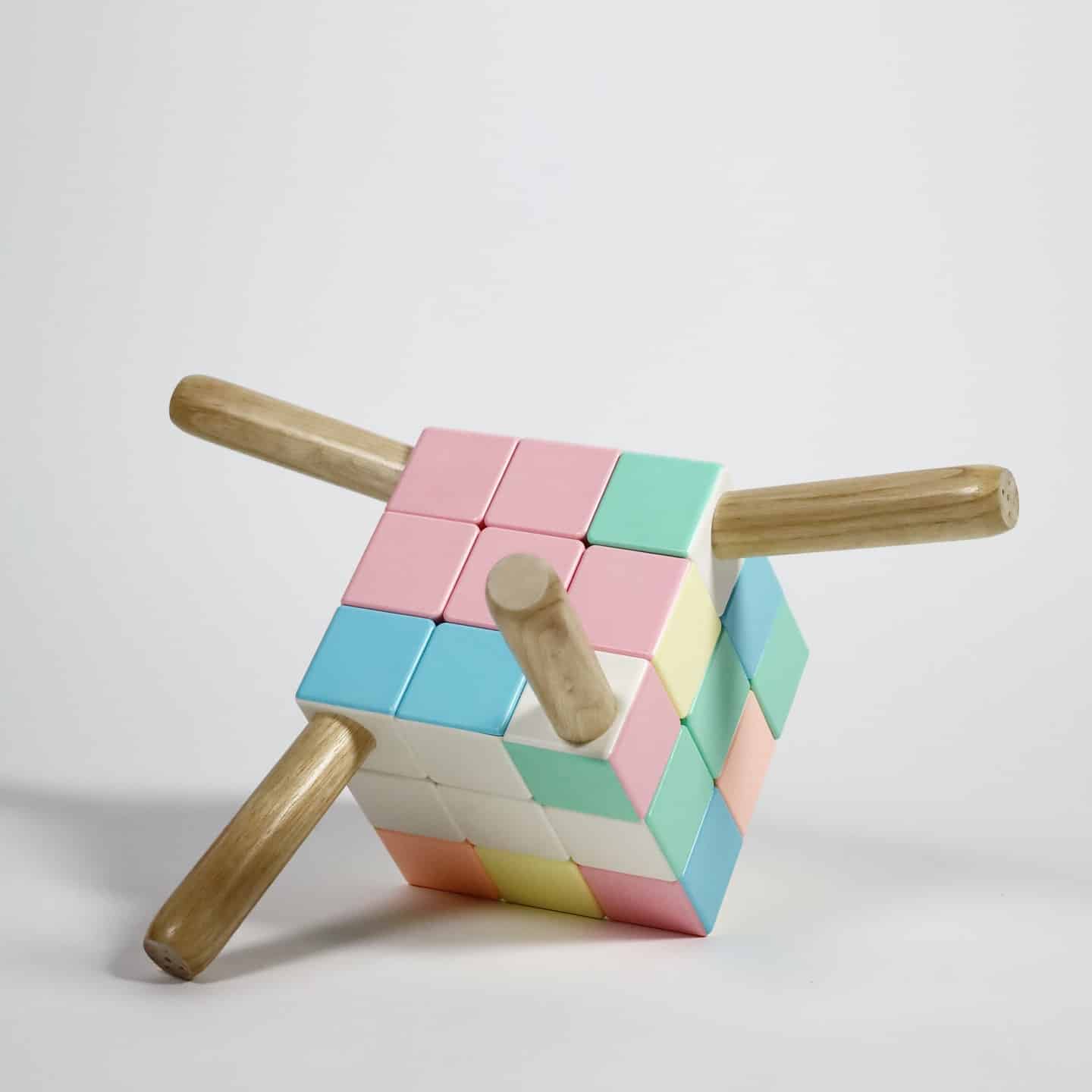 Rubik’s Cube Chair par Heon : quand l’assise devient une énigme ludique