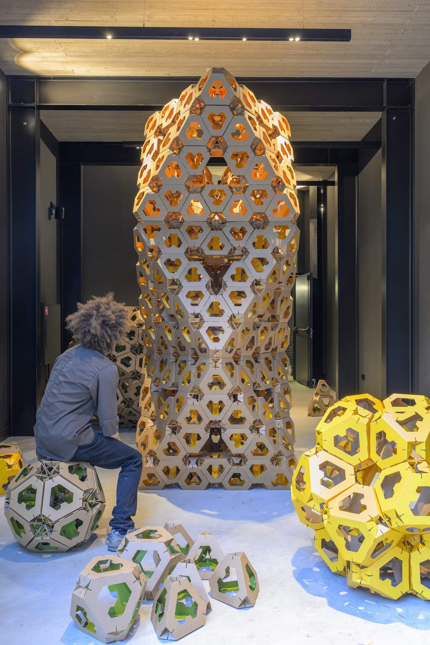 Collective Paper Aesthetics : Quand le design modulaire réinvente l'espace public