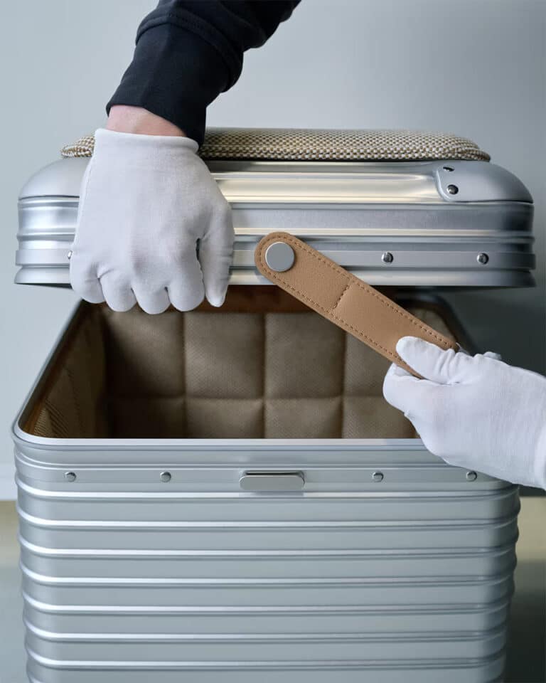 RIMOWA x Vitra : alliance parfaite de savoir-faire pour un Toolbox and Stool