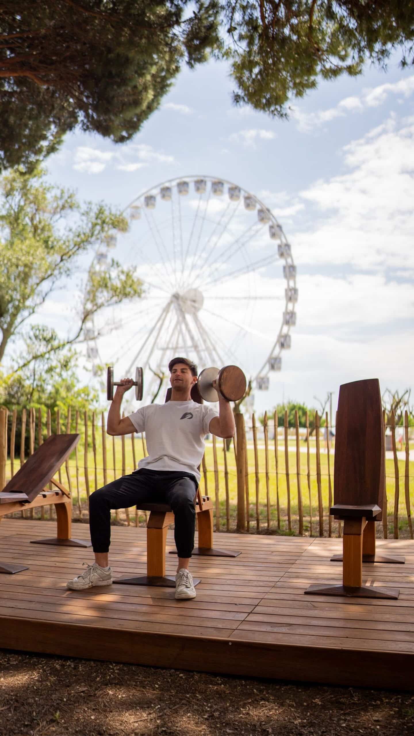 Sunset Fitness x Léa Vuillien : quand le mobilier sportif outdoor se reconnecte à la nature