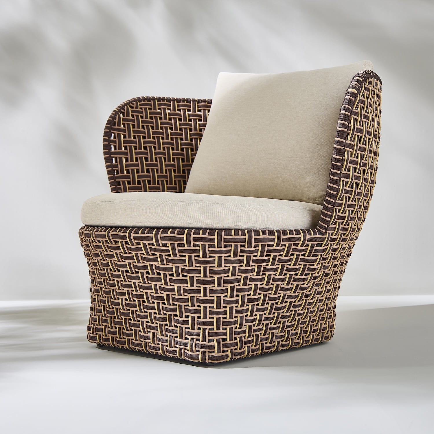 TALI le fauteuil enveloppant par Maxence Boisseau pour Orchid Édition