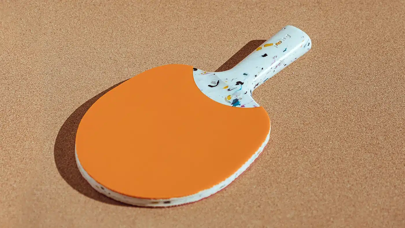 PONG : une raquette de ping-pong réinventée à partir de plastique recyclé