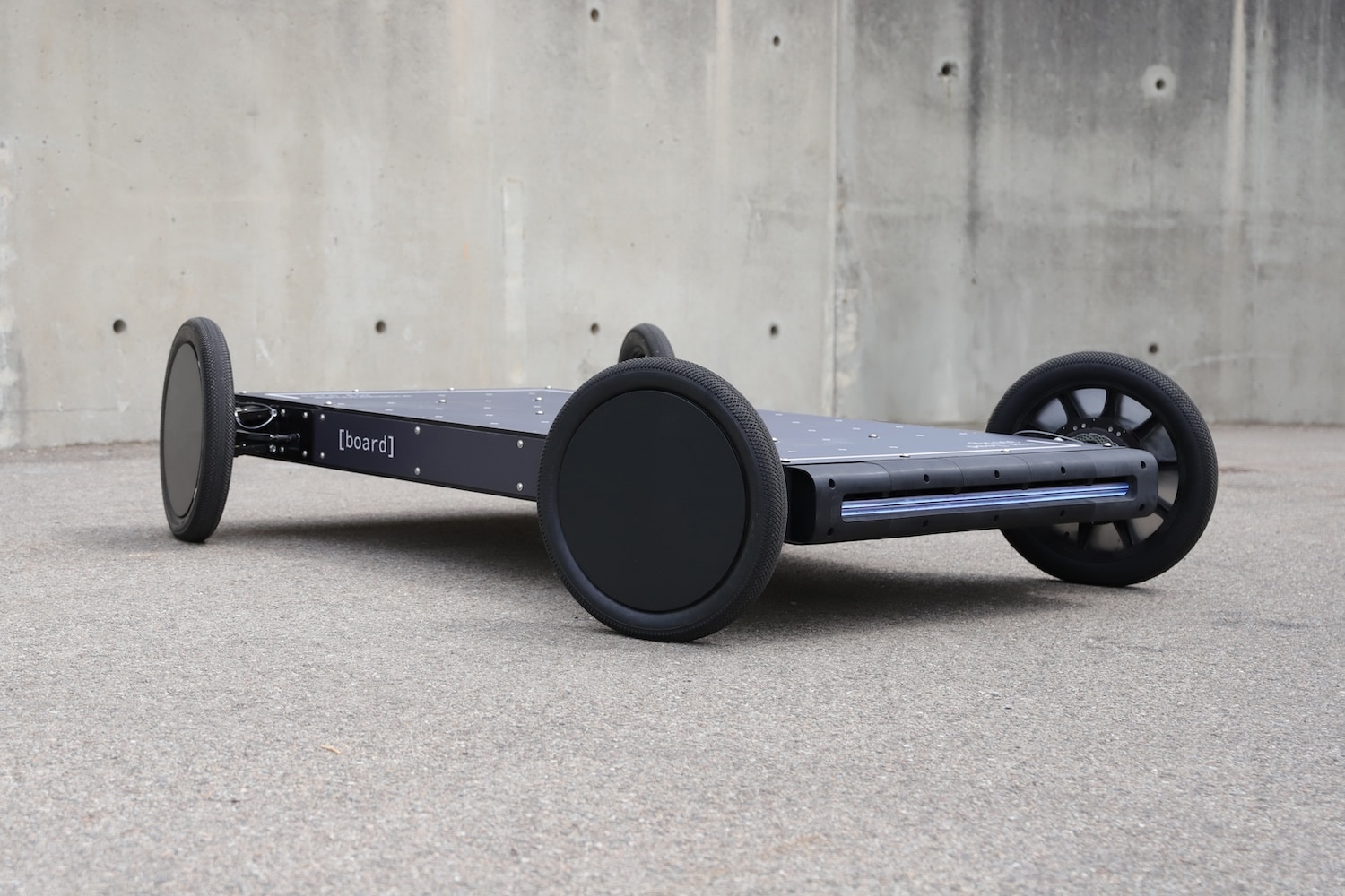 [board] : une base modulaire et sobre qui réinvente la mobilité partagée