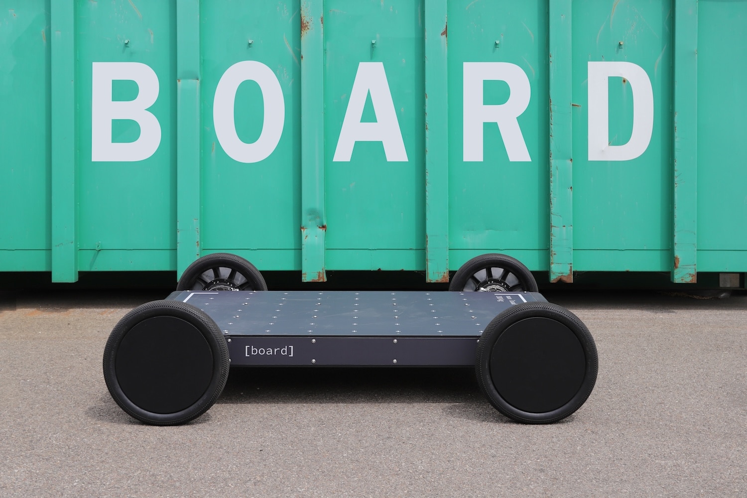 [board] : une base modulaire et sobre qui réinvente la mobilité partagée