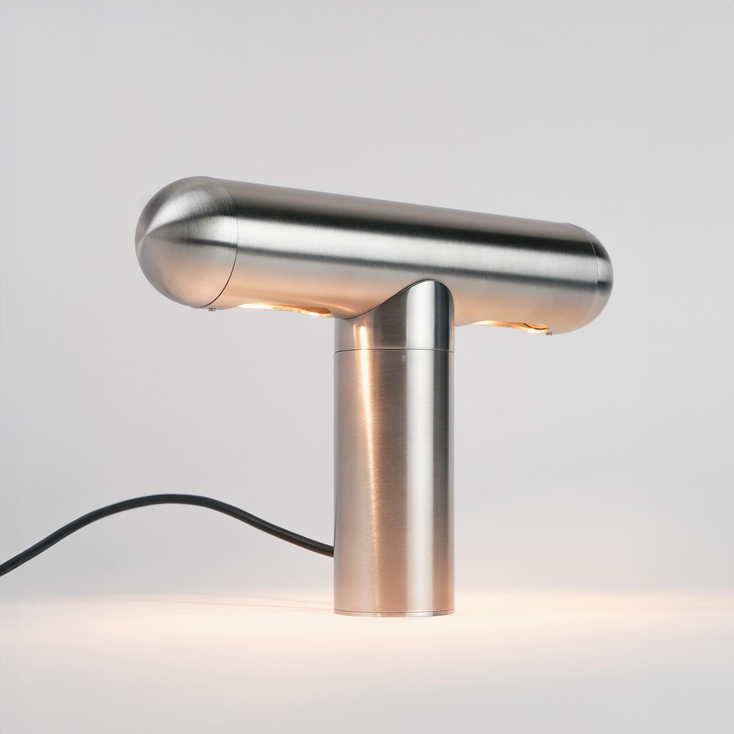 Pièce brutale : le Stadia Clock au cœur de la Handrail Series Pièce brutale : le Stadia Clock au cœur de la Handrail Series