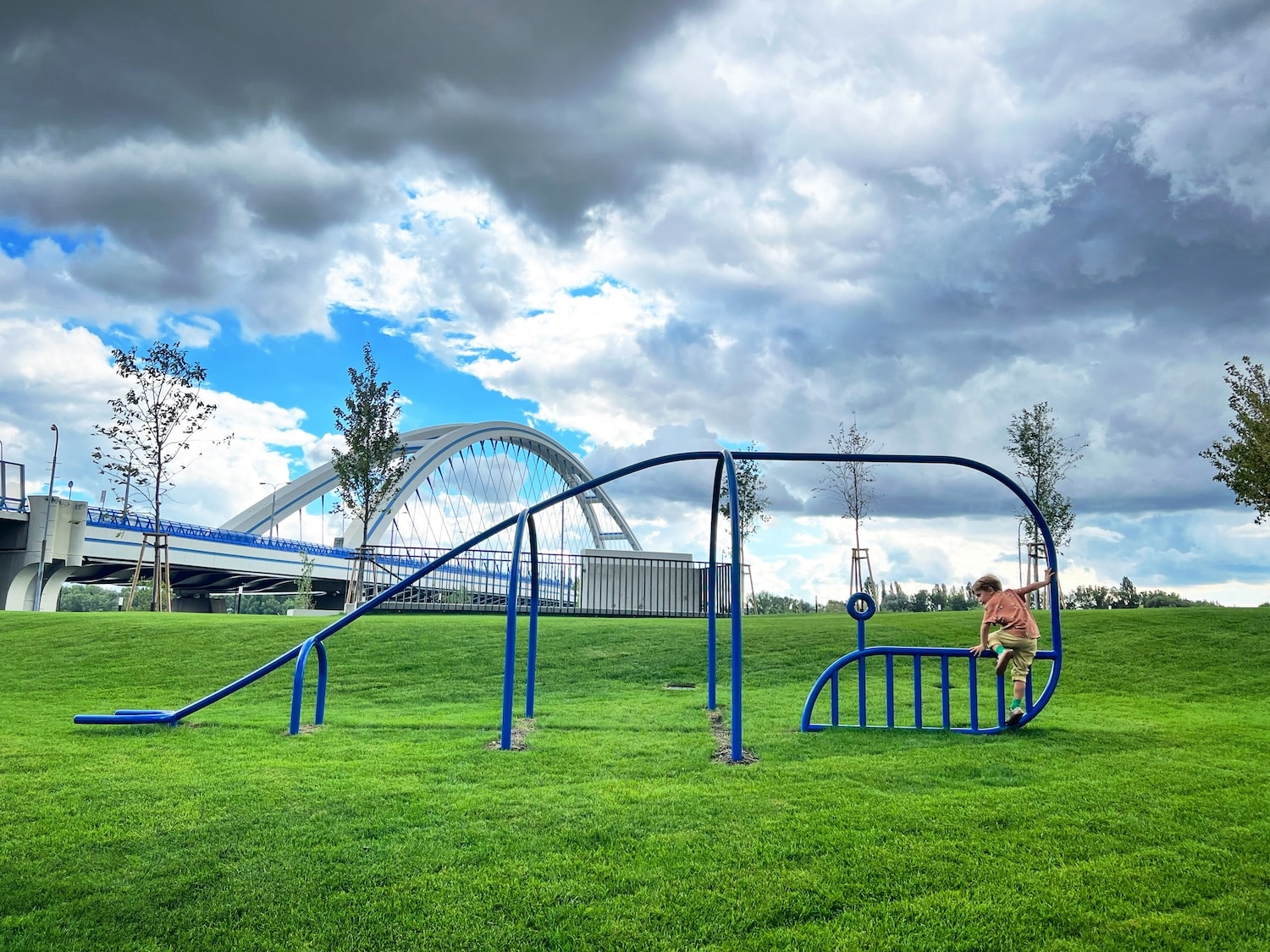 Animal Factory : quand l’acier redonne vie à la faune dans un paysage industriel