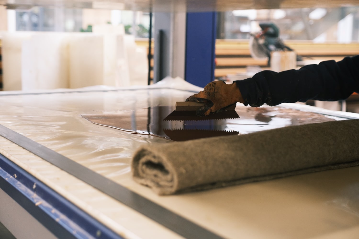 Arrosia : la résine de pin au service d’un design durable, local et sur-mesure