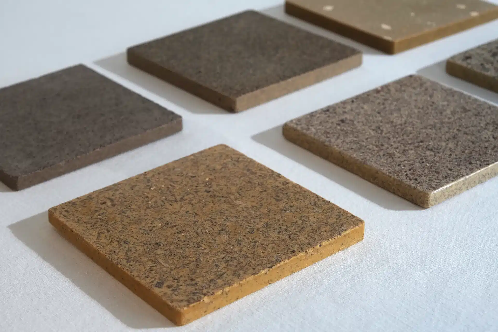 Arrosia : la résine de pin au service d’un design durable, local et sur-mesure