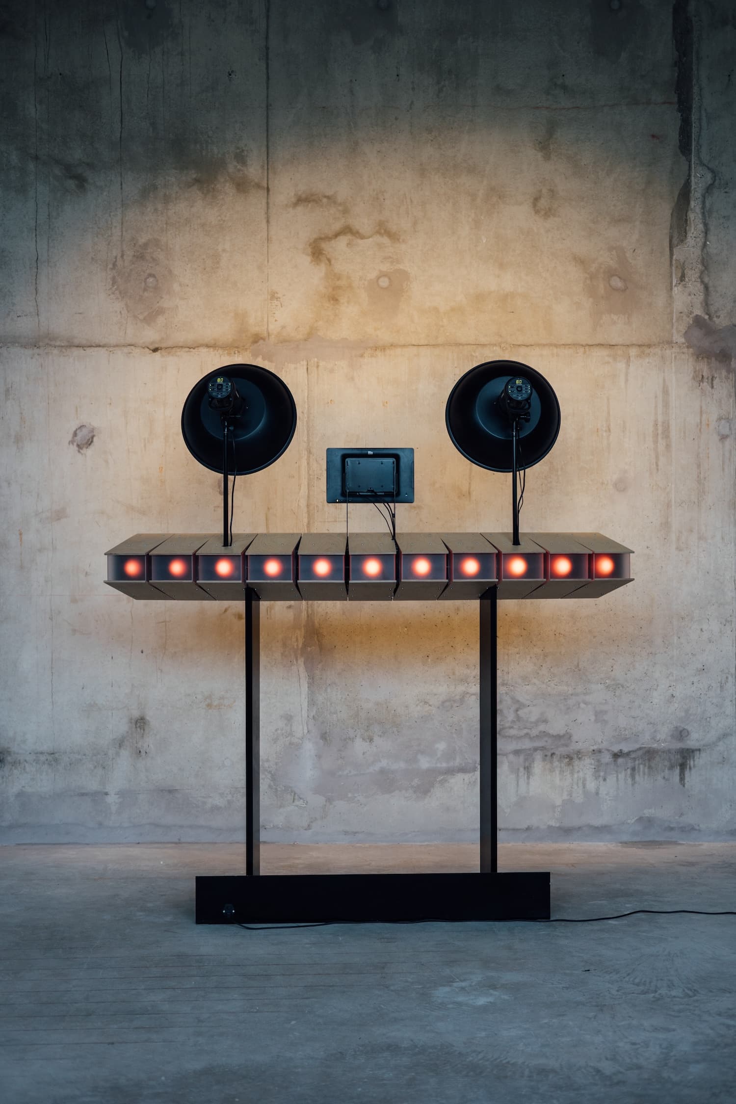 Bullet Time et contreplaqué : immersion dans le design cinématographique de Woodlabo Bullet Time et contreplaqué : immersion dans le design cinématographique de Woodlabo