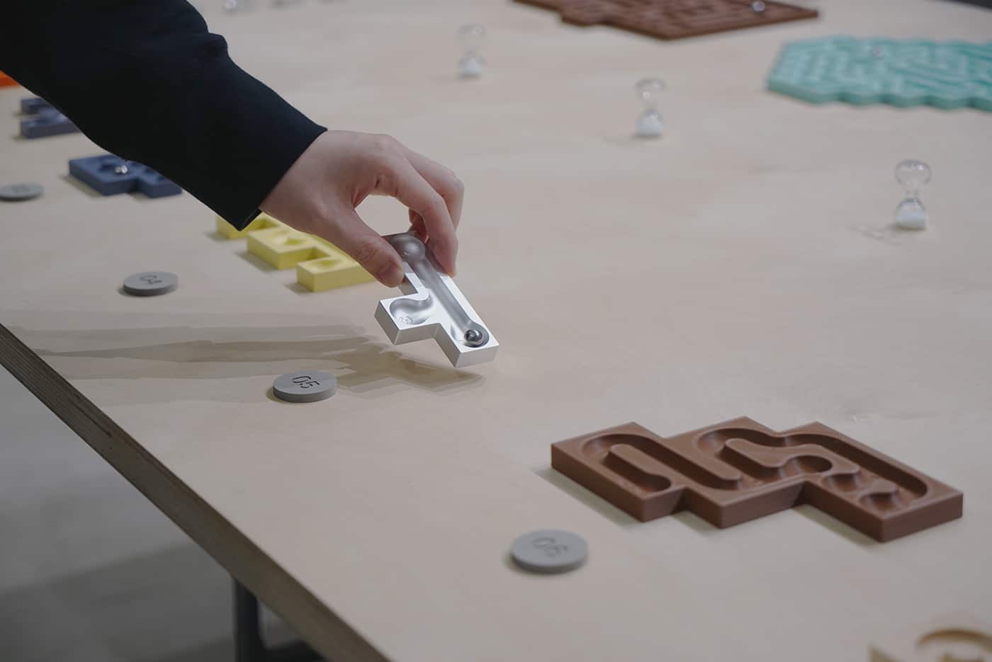 « Balance Maze » : entre jeu d’adresse et design modulaire « Balance Maze » : entre jeu d’adresse et design modulaire