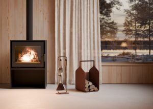 Design autour du feu : Guillaume Delvigne pour Eldvarm imagine les accessoires de poêle