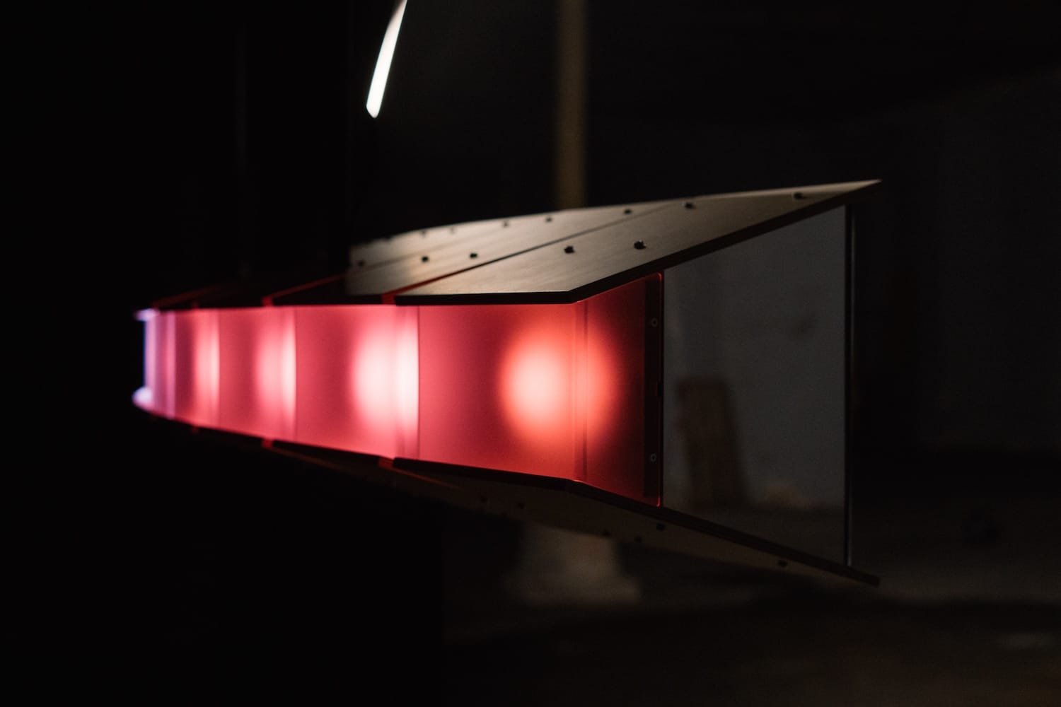 Bullet Time et contreplaqué : immersion dans le design cinématographique de Woodlabo Bullet Time et contreplaqué : immersion dans le design cinématographique de Woodlabo