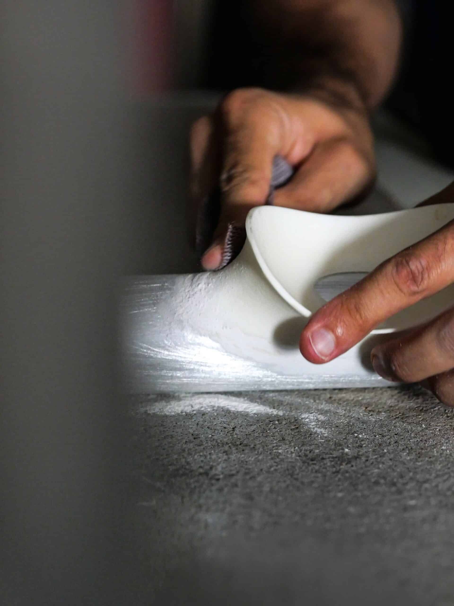 Lumière sculptée et esthétique chromatique : les suspensions KOSKA × GLUSTIN Lumière sculptée et esthétique chromatique : les suspensions KOSKA × GLUSTIN