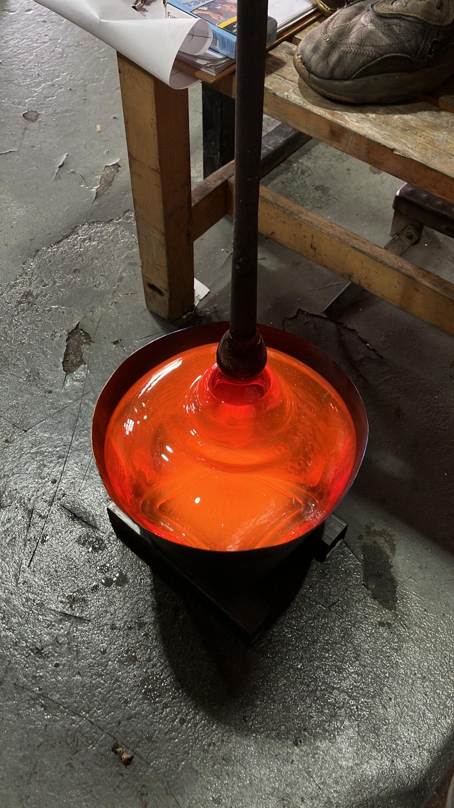 Luis Gimeno sculpte la lumière avec Mesia, entre tradition céramique et verre artisanal Luis Gimeno sculpte la lumière avec Mesia, entre tradition céramique et verre artisanal