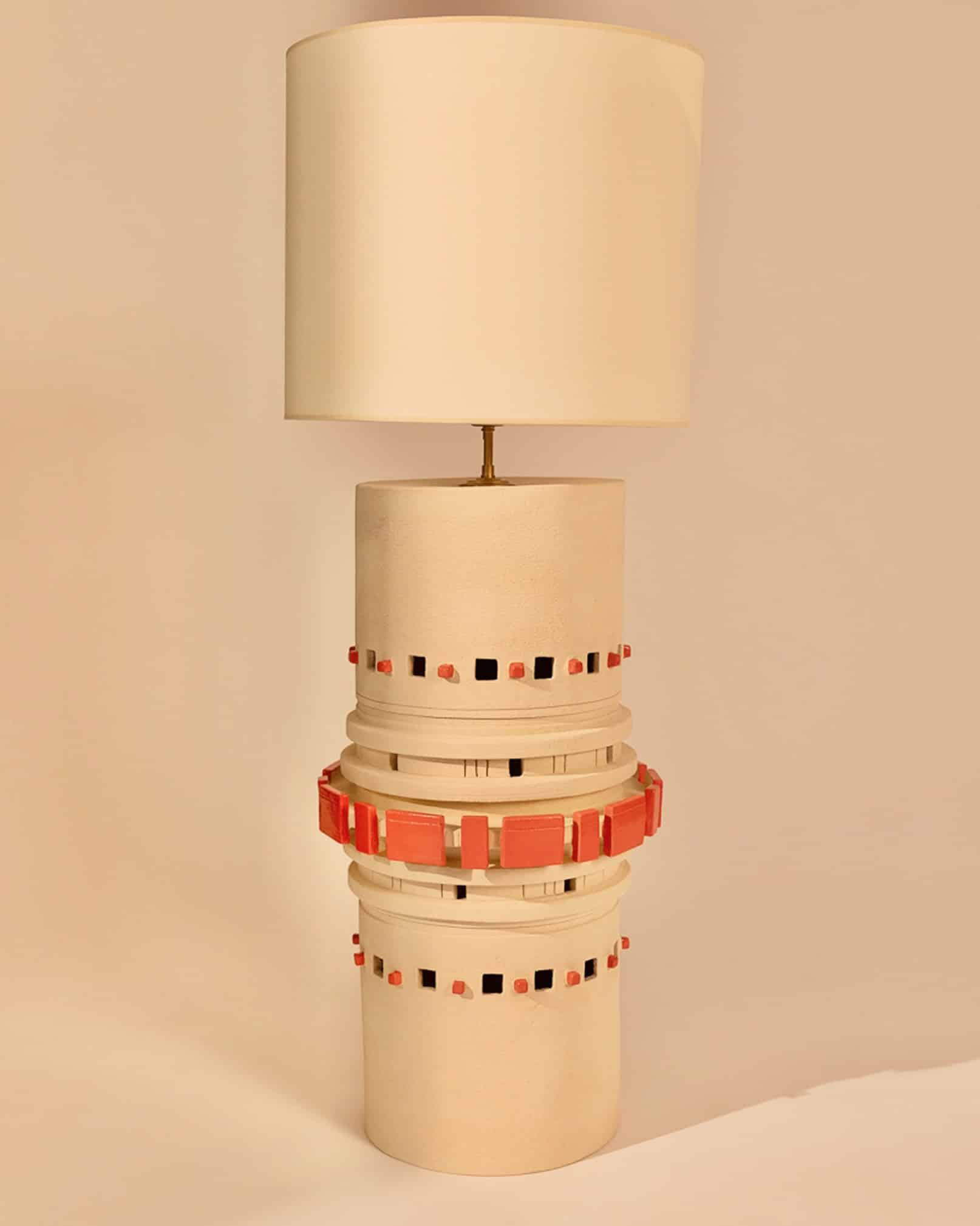 Quand la matière inspire la lumière : la céramique sculpturale de Marjorie Waks Quand la matière inspire la lumière : la céramique sculpturale de Marjorie Waks