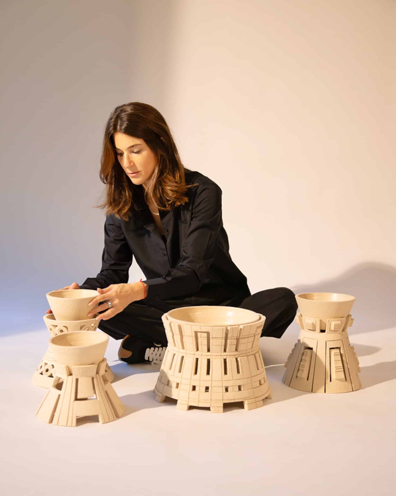 Quand la matière inspire la lumière : la céramique sculpturale de Marjorie Waks Quand la matière inspire la lumière : la céramique sculpturale de Marjorie Waks