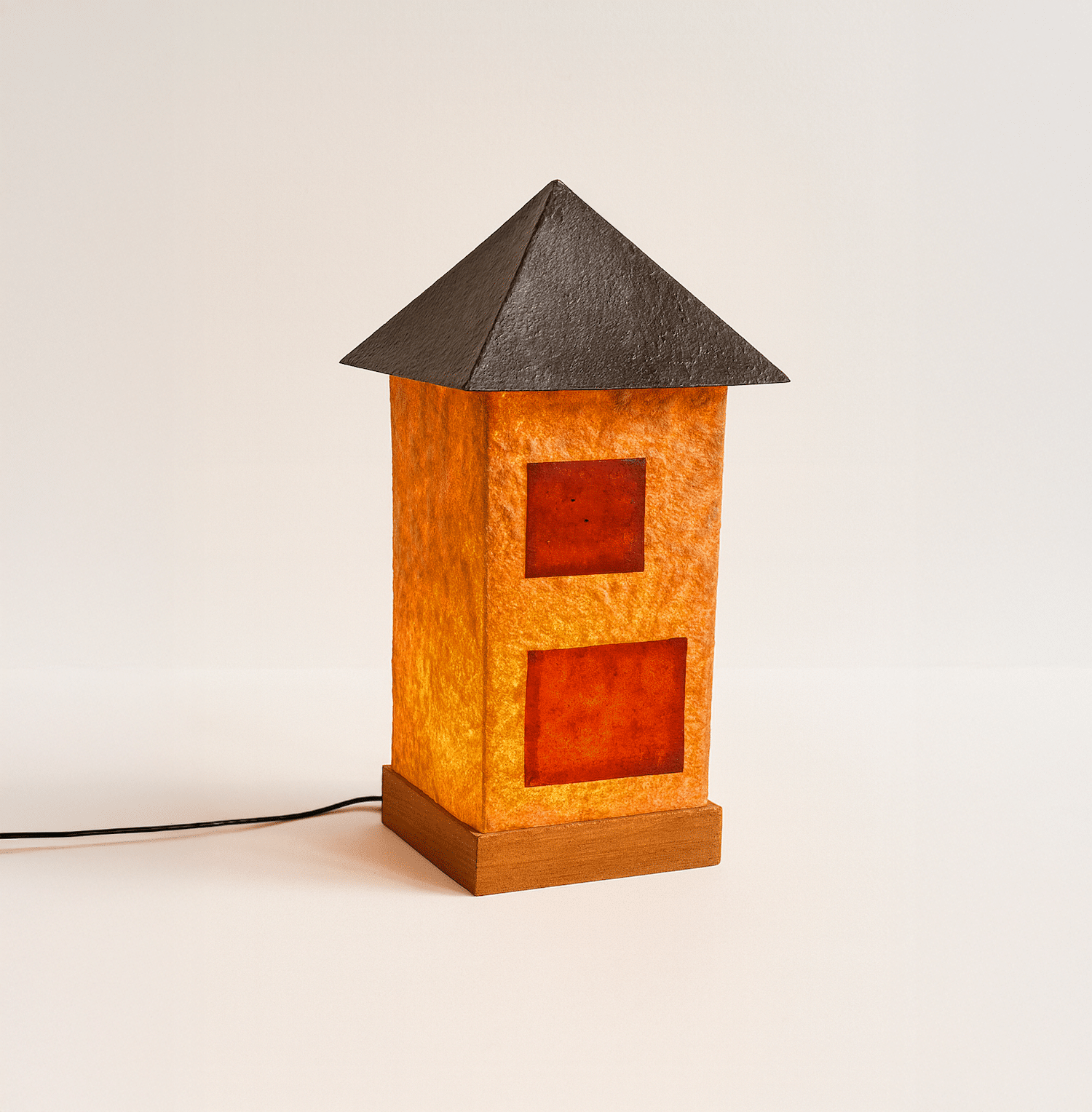 Éclairage organique : des lampes-architectures faites de fruits et de déchets Éclairage organique : des lampes-architectures faites de fruits et de déchets