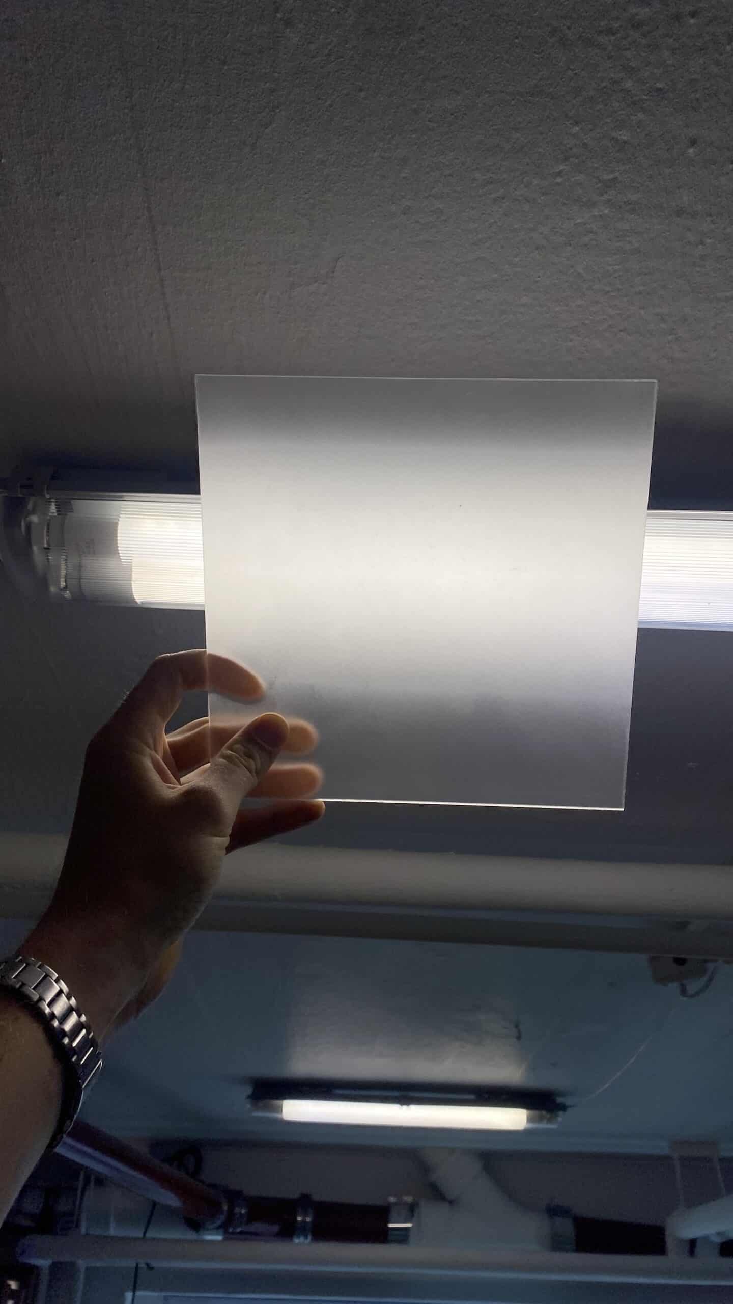 Design danois : Kasper Kyster présente Strata, des luminaires modulaires où l'acier rencontre l'acrylique givré Design danois : Kasper Kyster présente Strata, des luminaires modulaires où l'acier rencontre l'acrylique givré