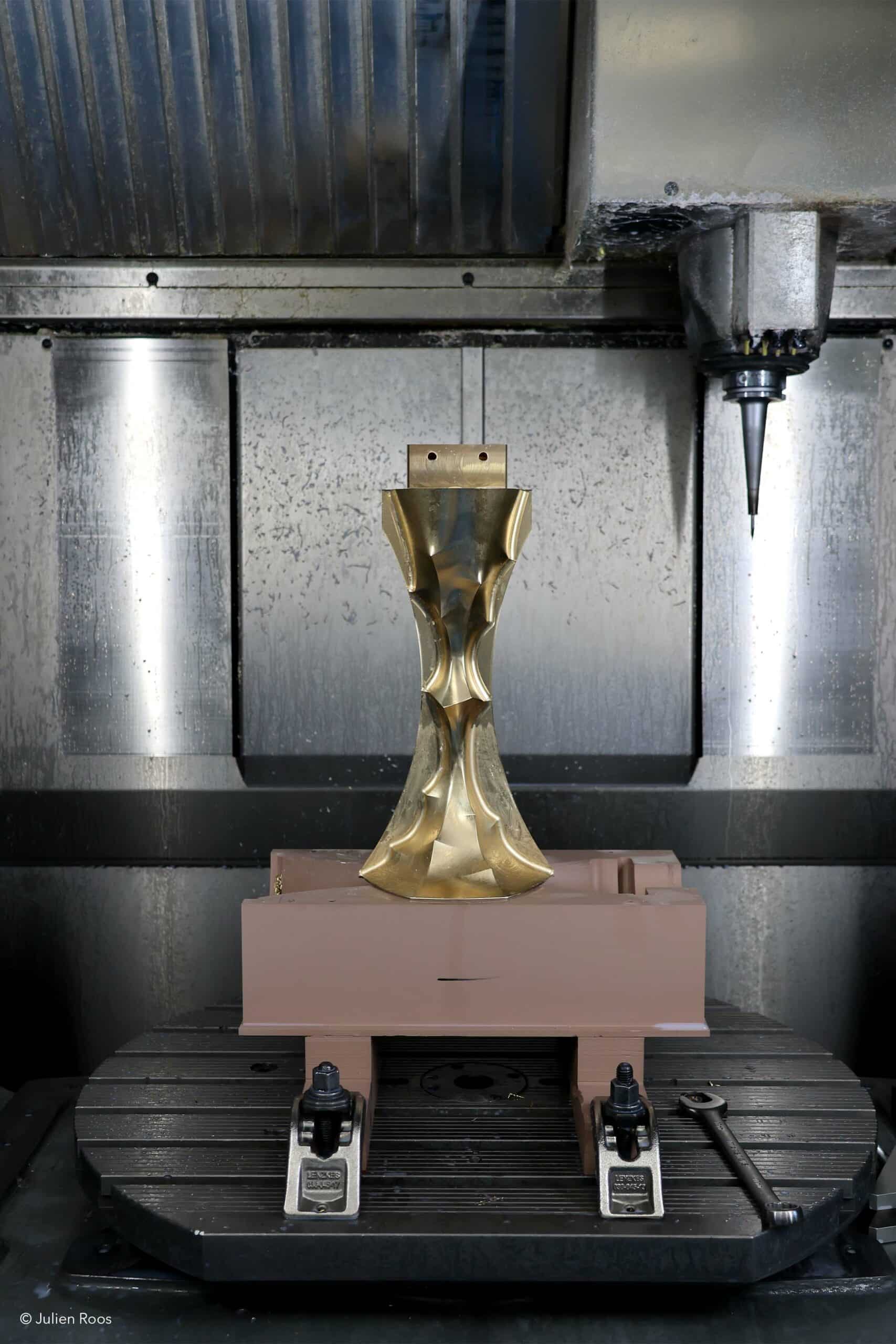 Orfèvrerie vivante : Julien Roos sculpte le métal pour Notre-Dame de Paris Orfèvrerie vivante : Julien Roos sculpte le métal pour Notre-Dame de Paris