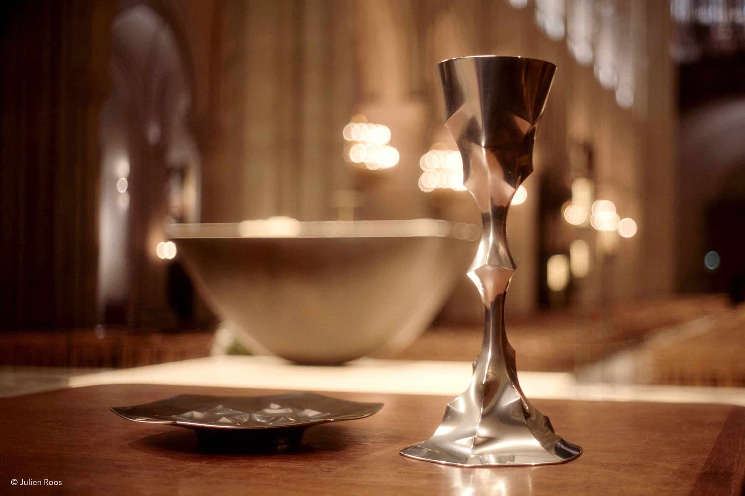 Orfèvrerie vivante : Julien Roos sculpte le métal pour Notre-Dame de Paris Orfèvrerie vivante : Julien Roos sculpte le métal pour Notre-Dame de Paris