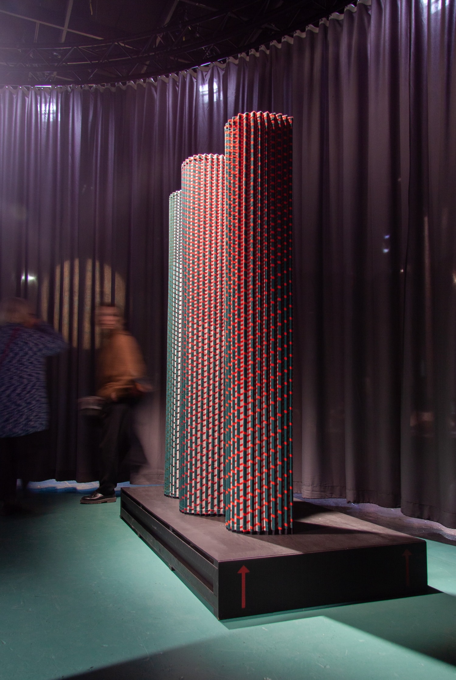 Luis Marie transforme le feutre recyclé en cloison textile autoportante Luis Marie transforme le feutre recyclé en cloison textile autoportante