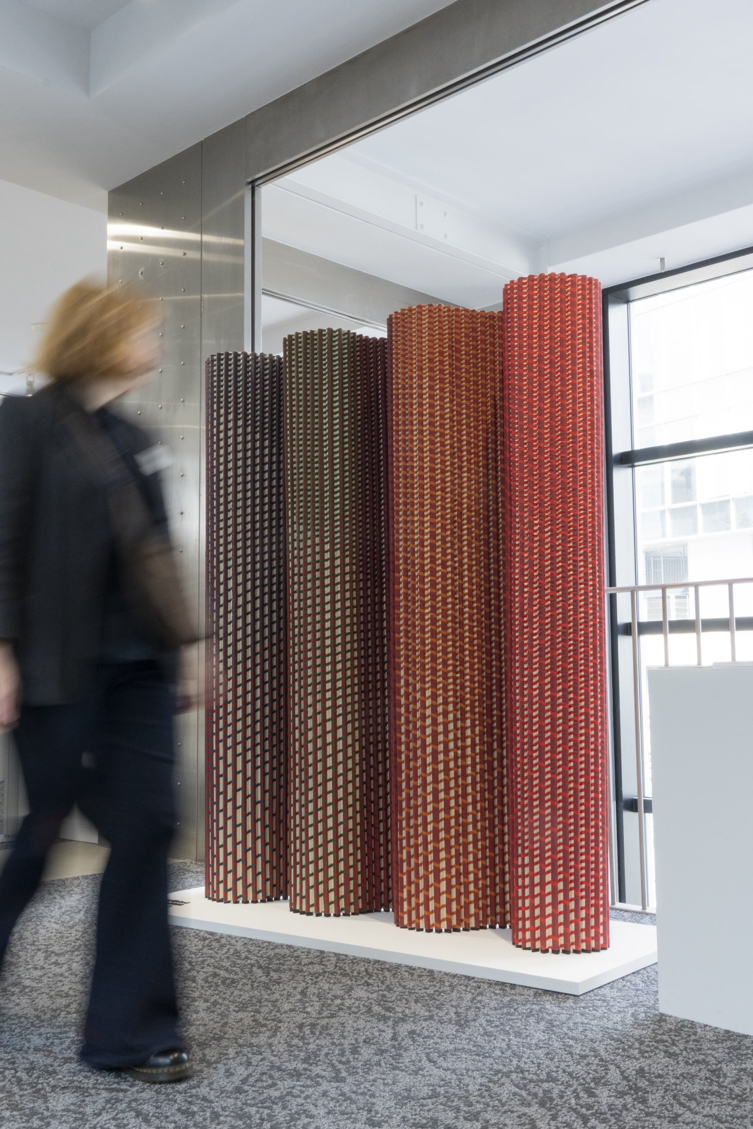 Luis Marie transforme le feutre recyclé en cloison textile autoportante Luis Marie transforme le feutre recyclé en cloison textile autoportante