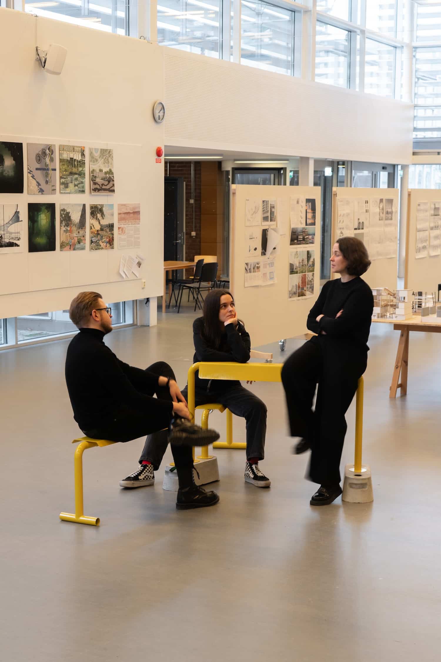 NODE transforme les codes des barrières de ville en mobilier urbains par Xinyi Liu NODE transforme les codes des barrières de ville en mobilier urbains par Xinyi Liu