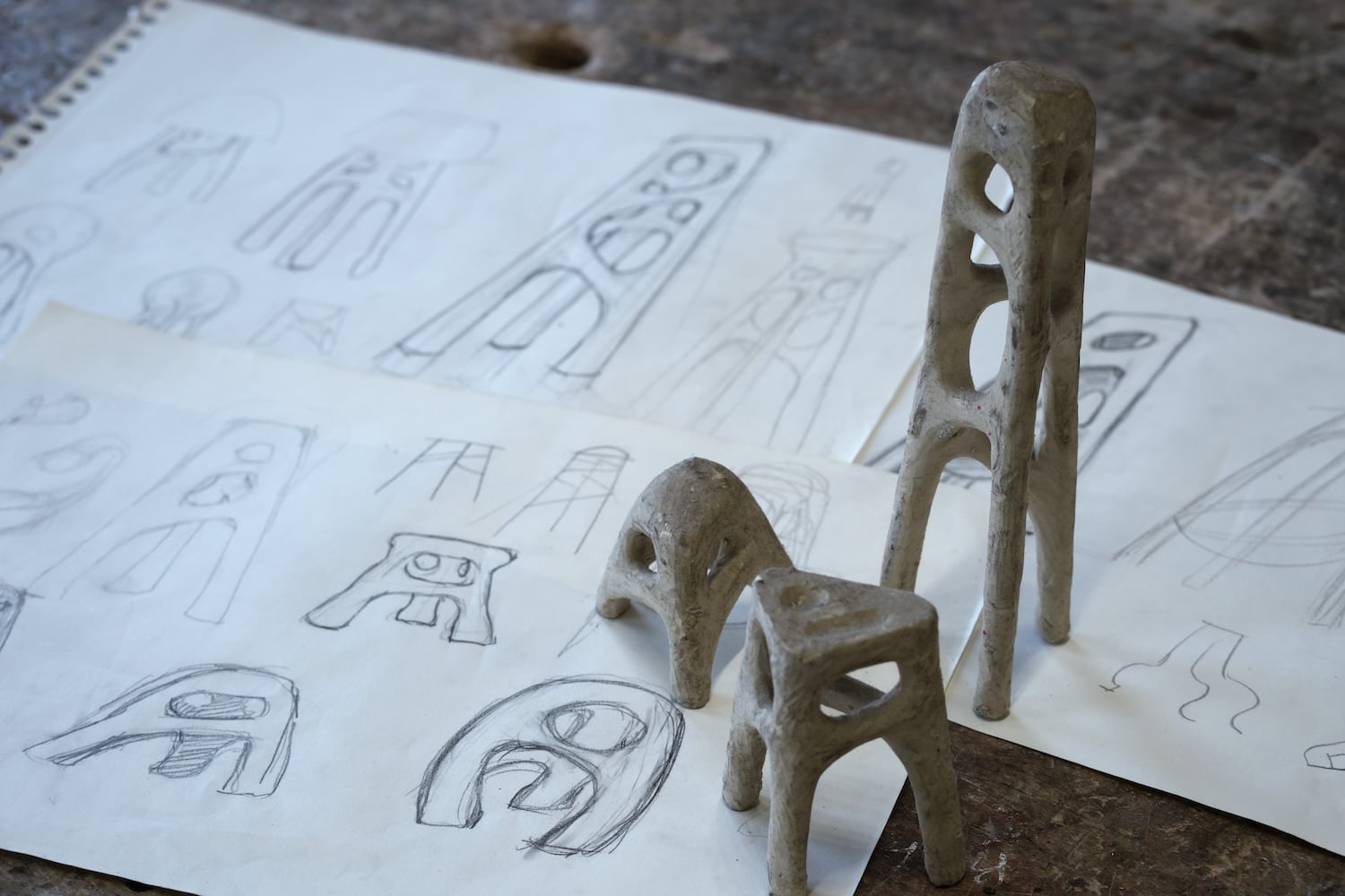 White Noise : quand le plâtre ciré sculpte la lumière et le mobilier