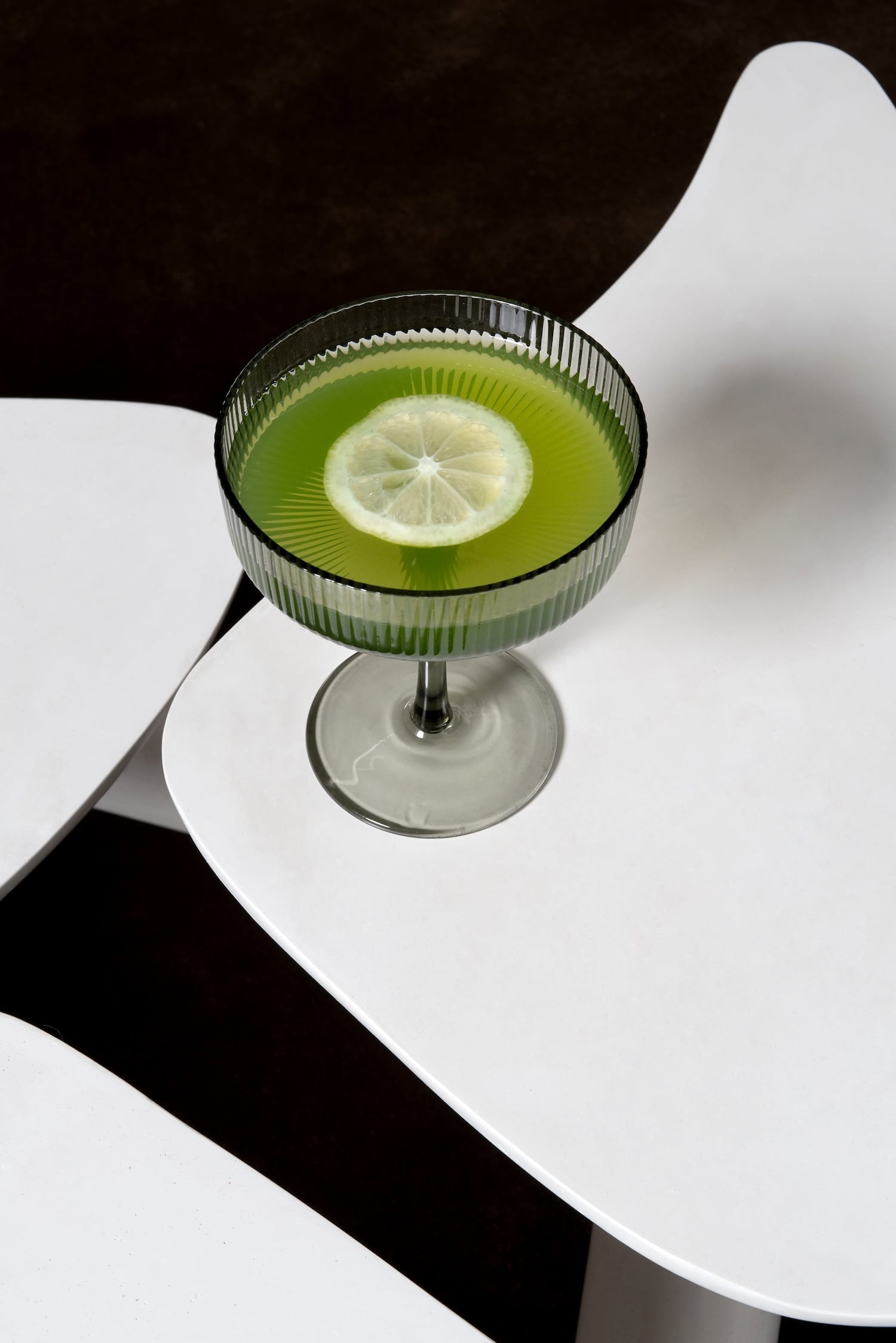 White Noise : quand le plâtre ciré sculpte la lumière et le mobilier White Noise : quand le plâtre ciré sculpte la lumière et le mobilier