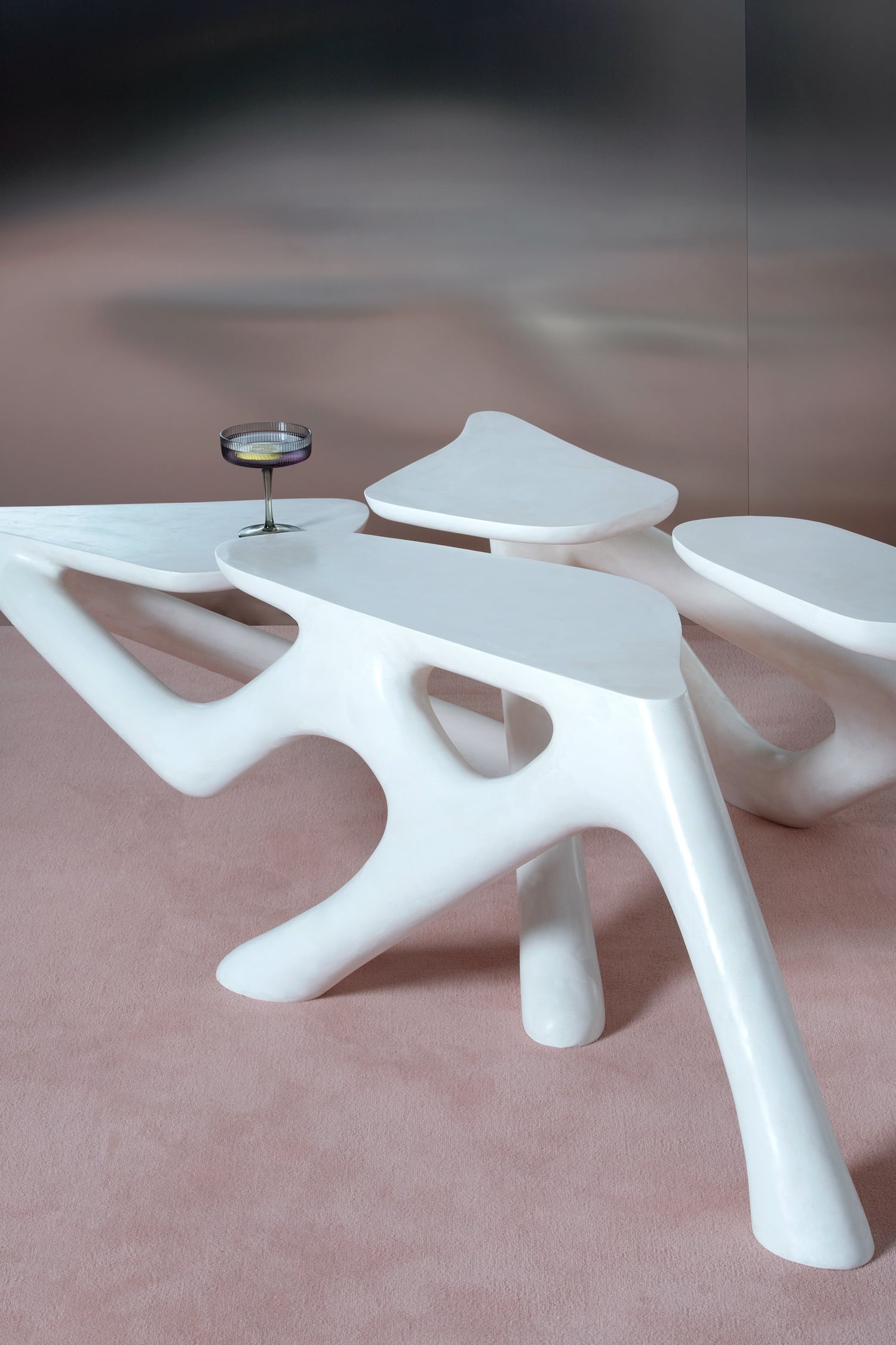 White Noise : quand le plâtre ciré sculpte la lumière et le mobilier White Noise : quand le plâtre ciré sculpte la lumière et le mobilier