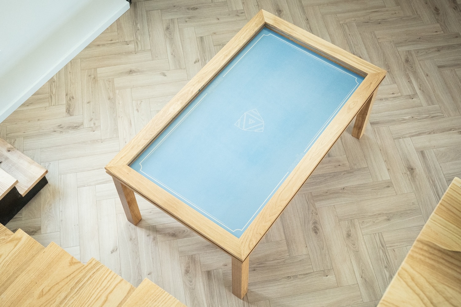 Ysea par Manufacture Merelle : la table française qui réconcilie repas et jeux de société Ysea par Manufacture Merelle : la table française qui réconcilie repas et jeux de société