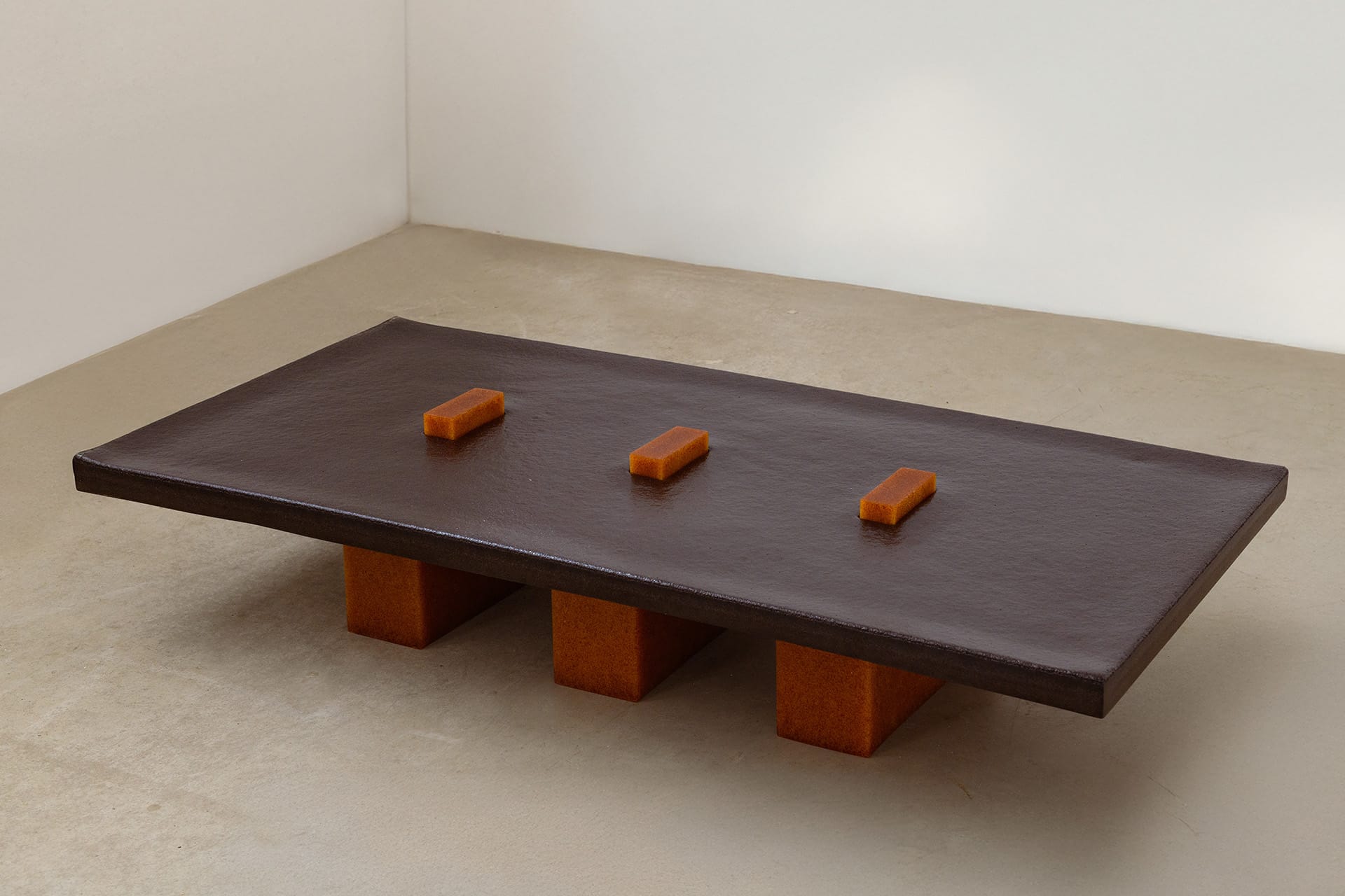 Rícino C : Estúdio RAIN transforme la résine d'huile de ricin en mobilier et luminaires biosourcés