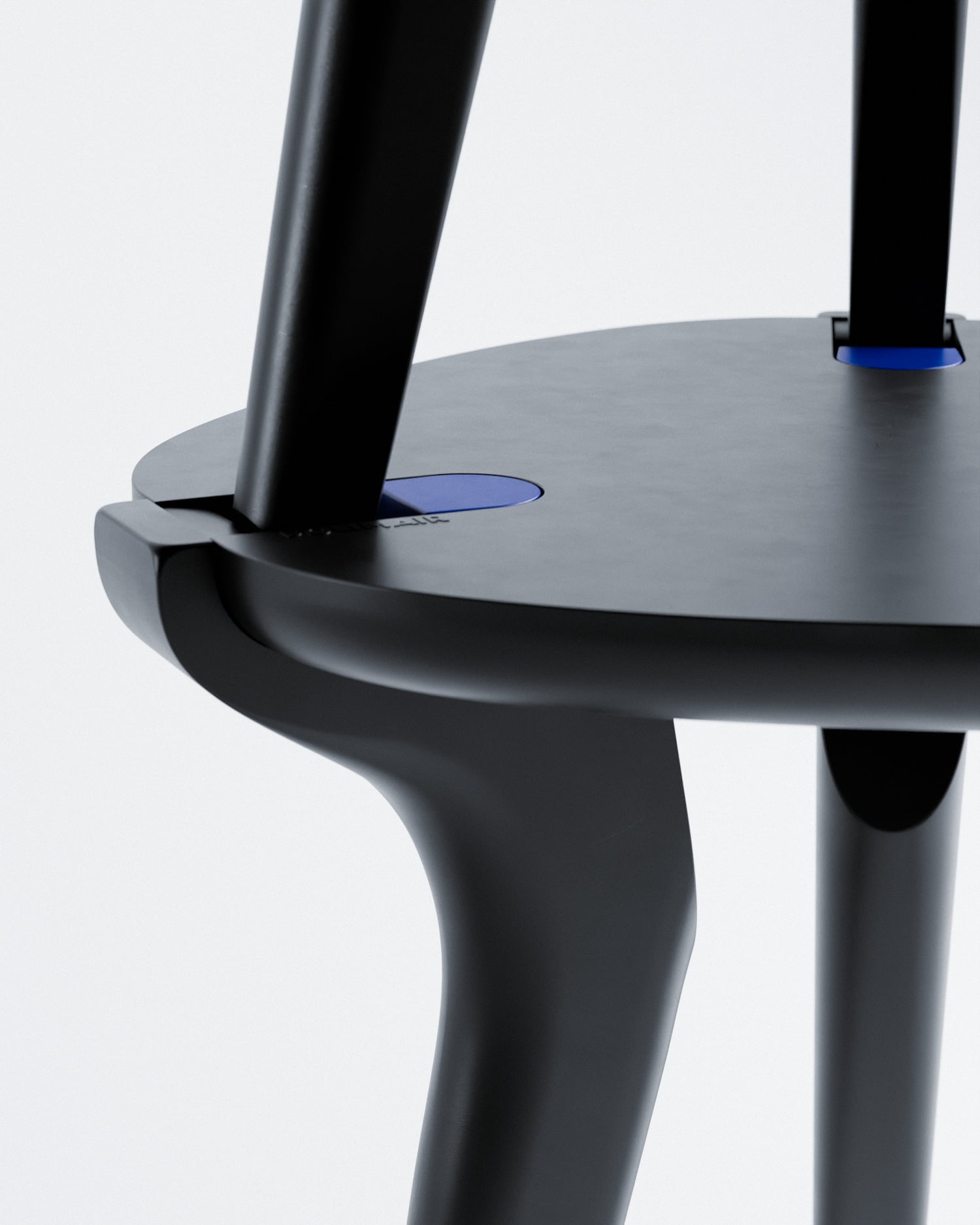 Polimair double la mise à Milan : le Baiji, un tabouret en plastique recyclé qui refuse de rester dans un coin