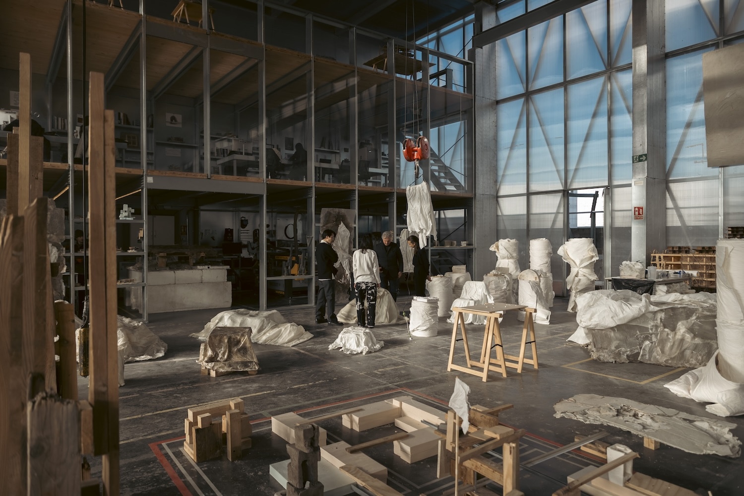 Milan : The Paper Log, Shell and Core, l'installation d'Issey Miyake qui fait du déchet une matière première