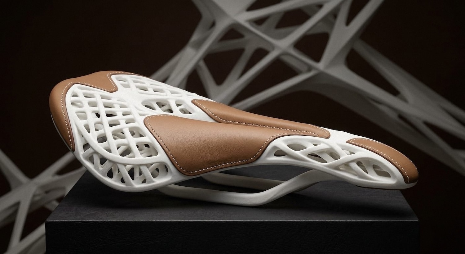 AERIS par Mahdi Naïm Studio : quand le lattice imprimé en 3D rencontre le cuir cousu main AERIS par Mahdi Naïm Studio : quand le lattice imprimé en 3D rencontre le cuir cousu main