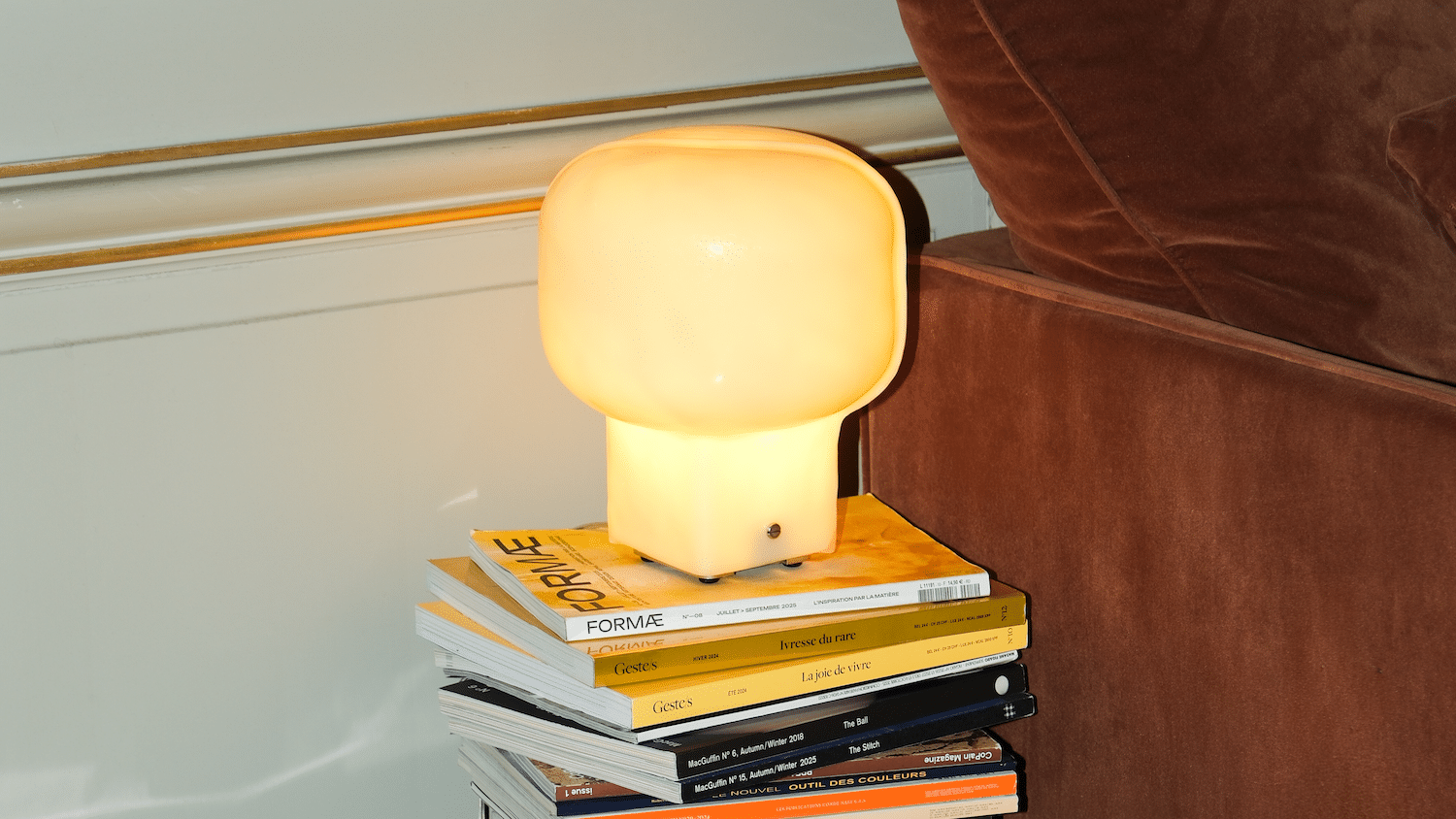 Baguette Studio invente le luminaire qui change de forme : Le Labo 1.0, une collection en cire 100% naturelle