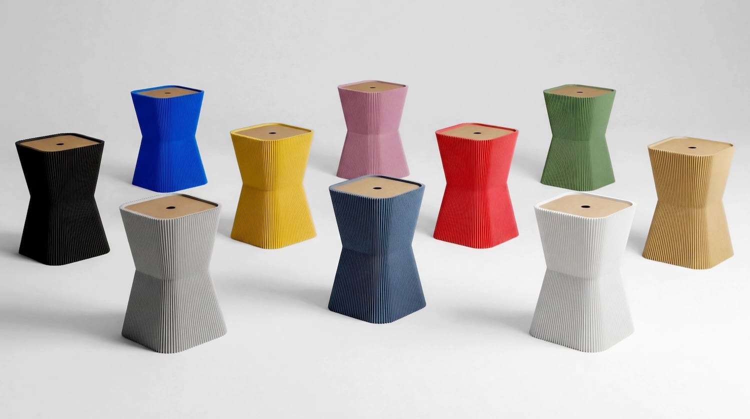 Pyramid by Lorenz Noelle : la table d'appoint en PLA qui cache bien son jeu