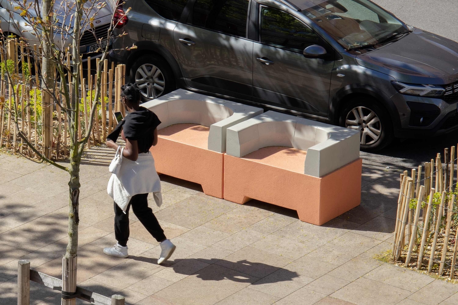 Studio 5•5 réinvente le mobilier urbain d'Évry-Courcouronnes à coups de bordures et de blocs de béton