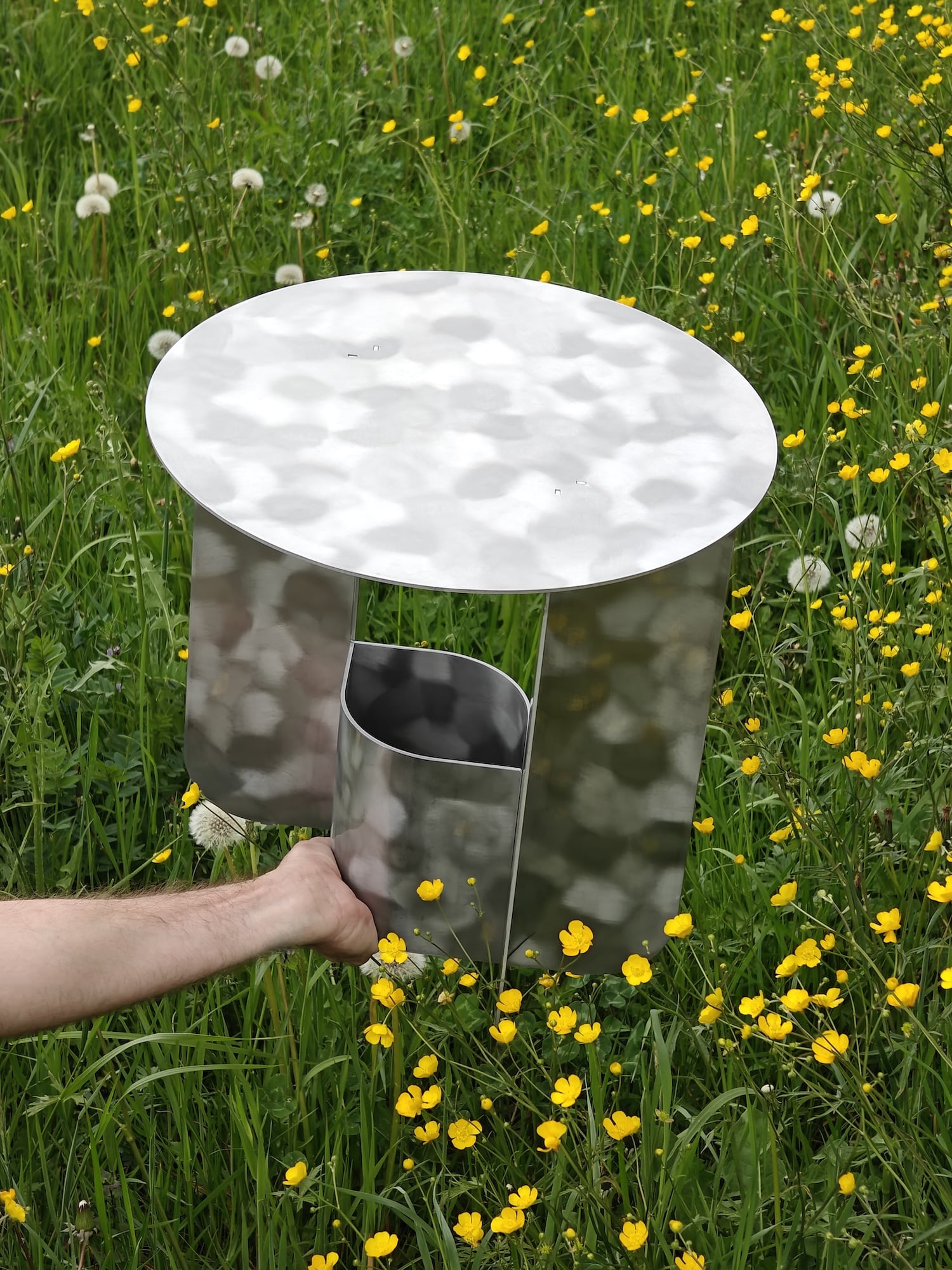 Du Japon à l'atelier de Sebastian Herkner : le parcours suisse derrière la table ALU-CC