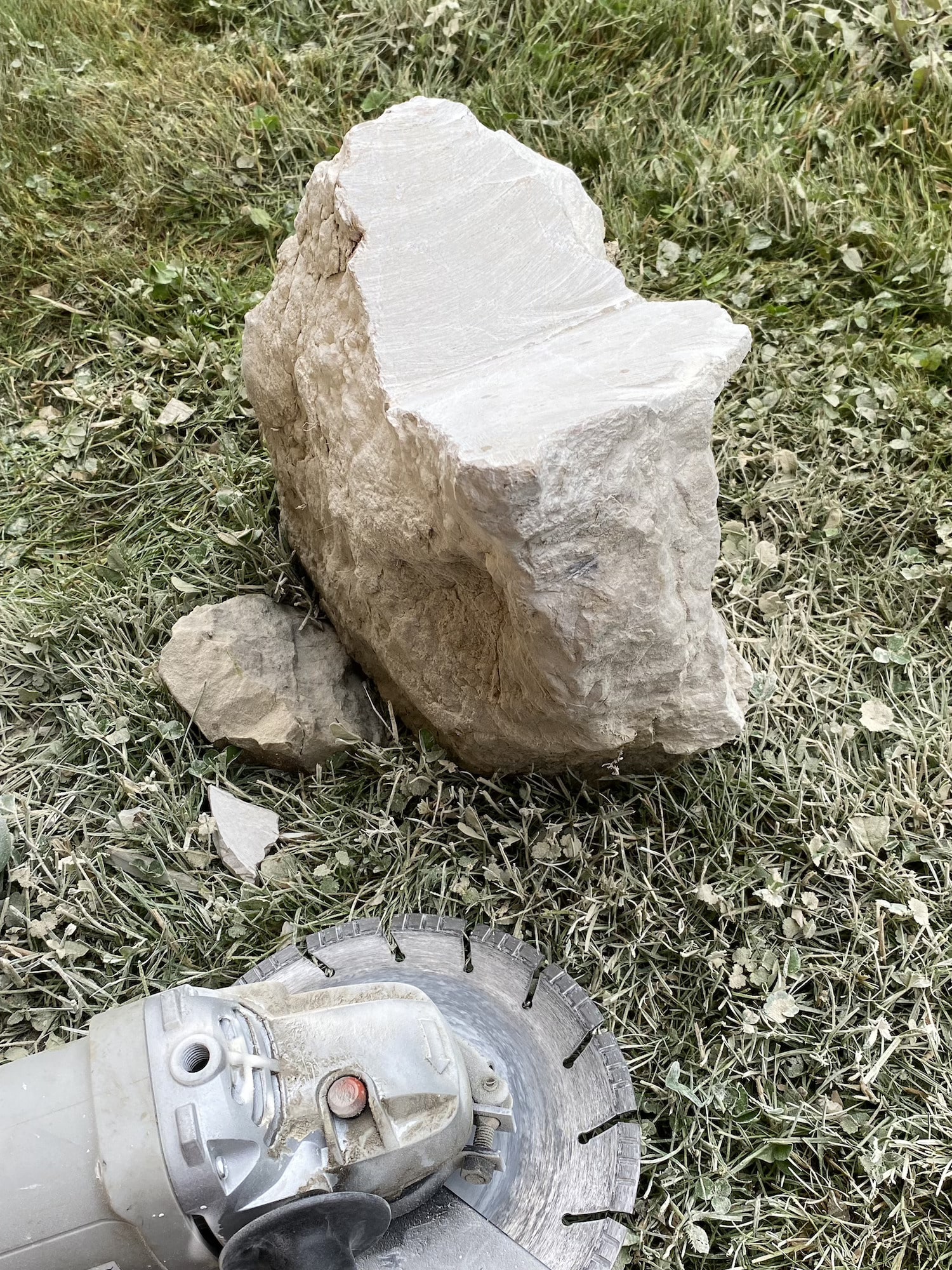 Projet étudiant : Lapis Collectio, deux objets pour accompagner le deuil par Josh L'Eplattenier Projet étudiant : Lapis Collectio, deux objets pour accompagner le deuil par Josh L'Eplattenier