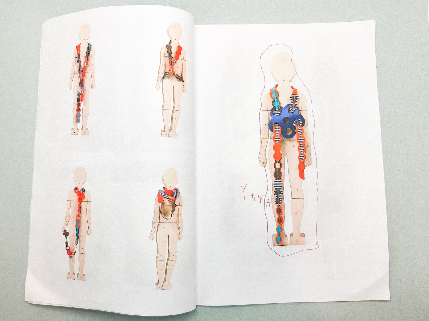 Neuf formes, mille personnages : le kit de costumes modulaires par Emilie Sandré