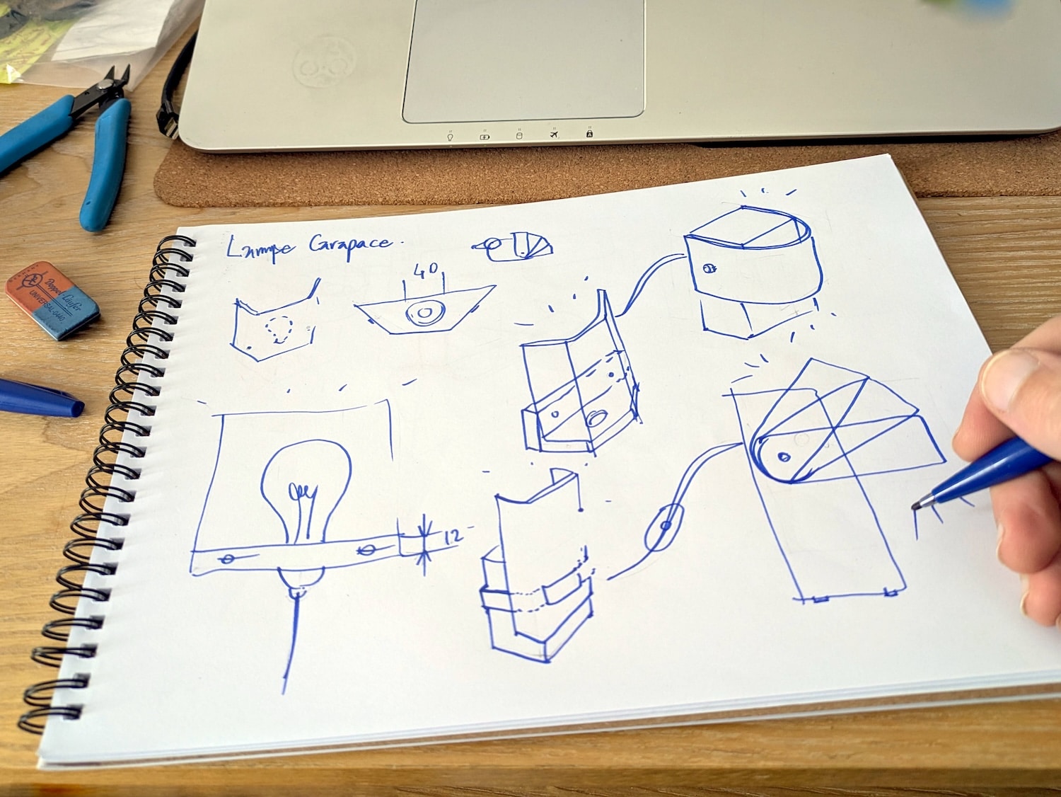 Lampe Carapace : le designer lillois qui transforme le déchet en luminaire low-tech Lampe Carapace : le designer lillois qui transforme le déchet en luminaire low-tech