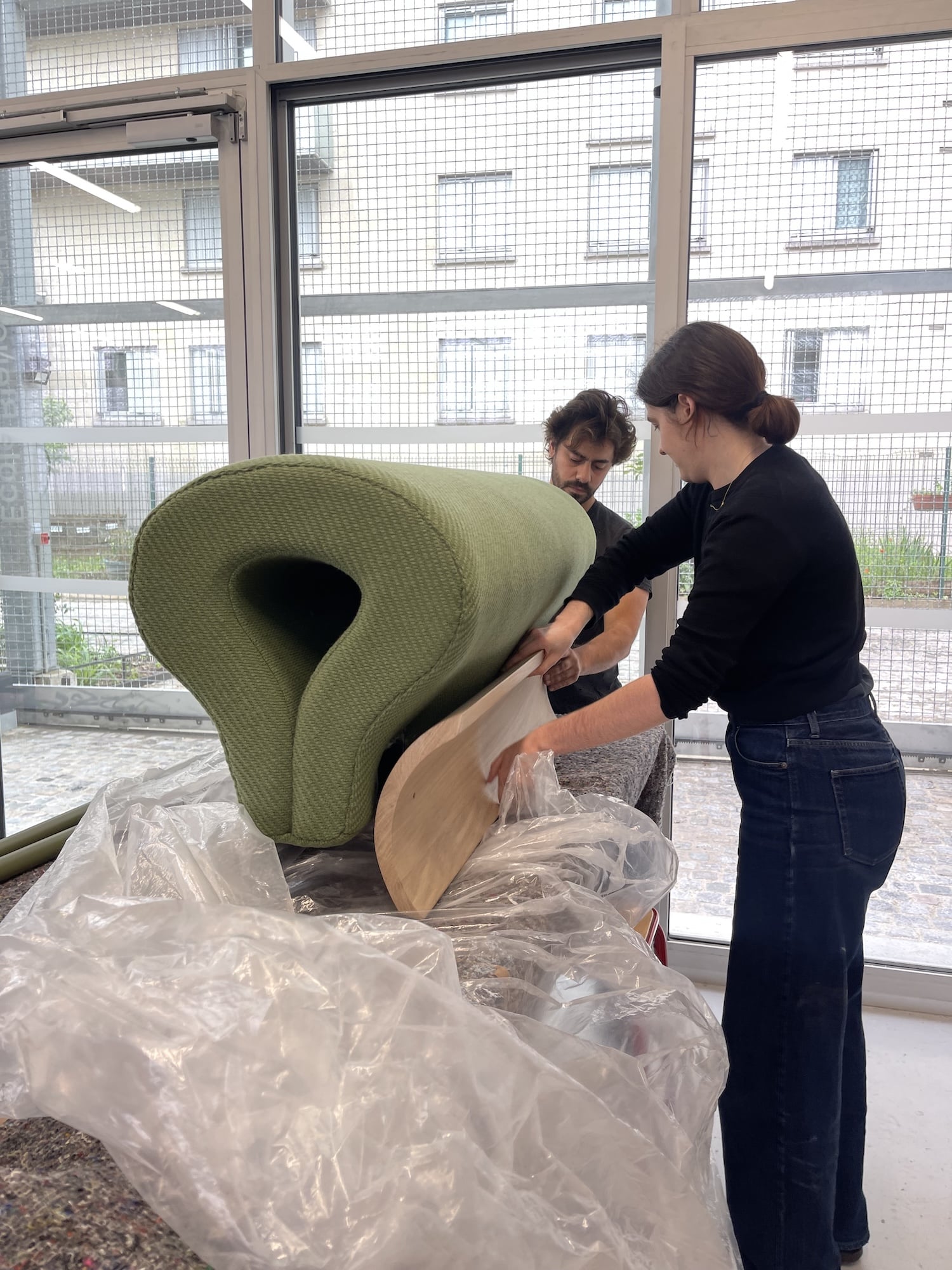 Un matelas figé en plein mouvement : le projet de diplôme qui détourne la pince bulldog Un matelas figé en plein mouvement : le projet de diplôme qui détourne la pince bulldog