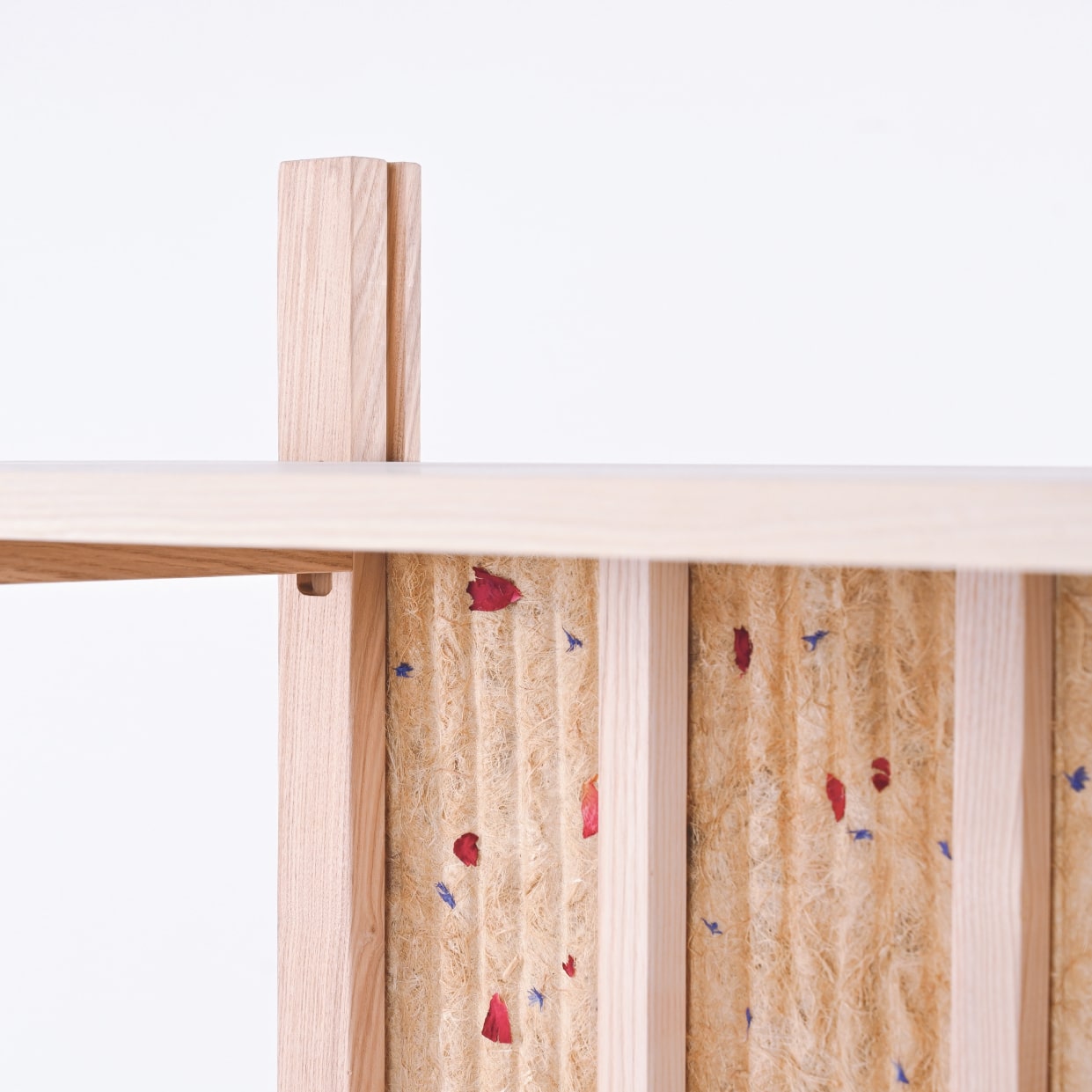 Studio Felice fait pousser le mobilier : MODYL, quand le champignon devient étagère et lumière